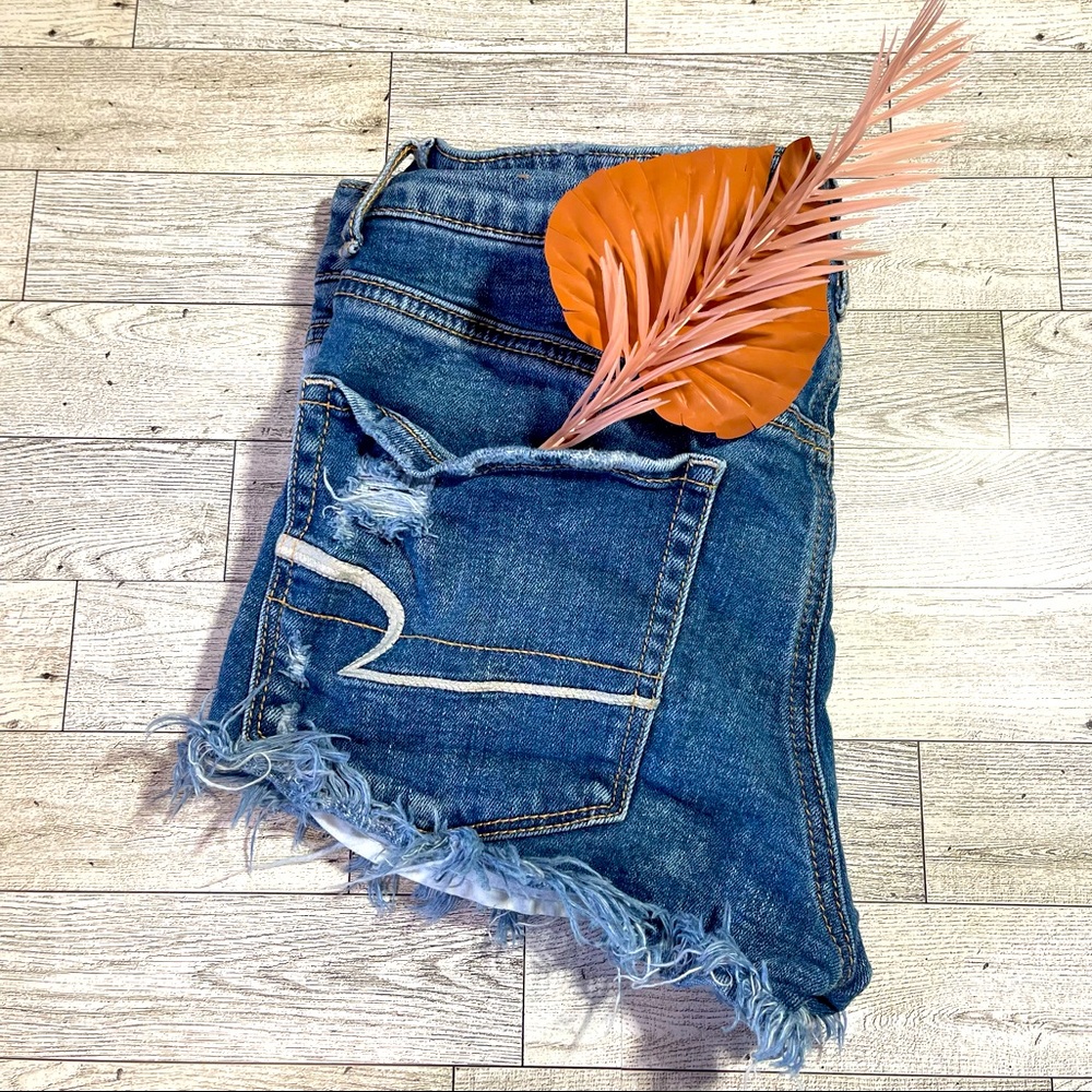 ⭐️AE⭐️Hi-Rise Distressed Shorts